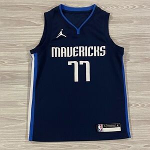 Nike Jordan 2020 Dallas Mavericks Luka Doncic #77 Jersey Youth Size Small